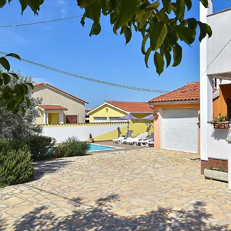 בית נופש Mit Privatpool Fuer 16 Personen Ca 200 Qm In Galizana, Istrien Istrische Riviera