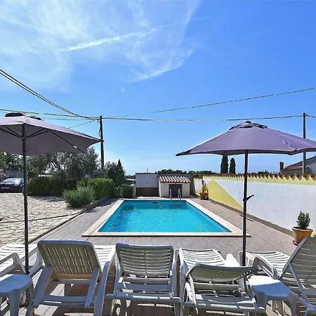 Mit Privatpool Fuer 16 Personen Ca 200 Qm In Galizana, Istrien Istrische Riviera בית נופש *