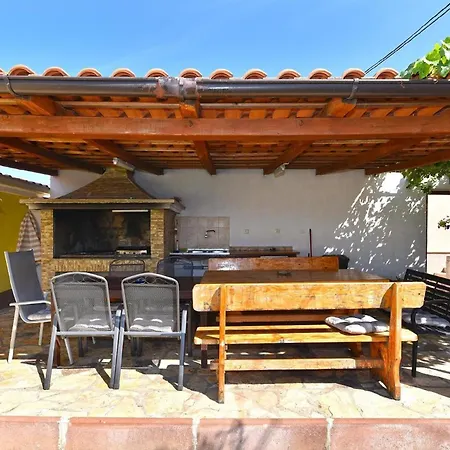בית נופש Mit Privatpool Fuer 16 Personen Ca 200 Qm In Galizana, Istrien Istrische Riviera *