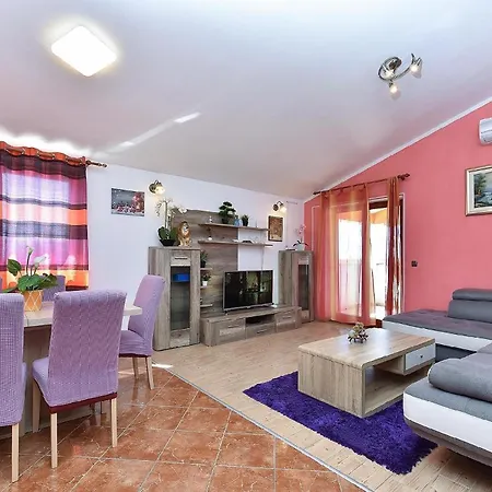 Mit Privatpool Fuer 16 Personen Ca 200 Qm In Galizana, Istrien Istrische Riviera בית נופש Galižana