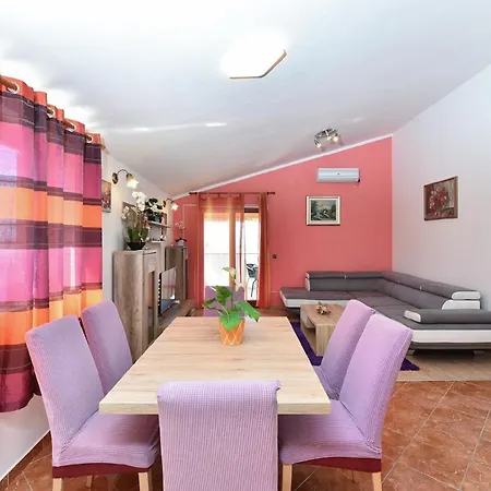 Mit Privatpool Fuer 16 Personen Ca 200 Qm In Galizana, Istrien Istrische Riviera * Galižana