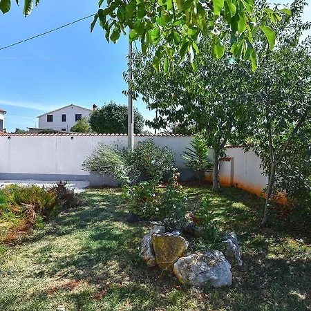 בית נופש Mit Privatpool Fuer 16 Personen Ca 200 Qm In Galizana, Istrien Istrische Riviera *